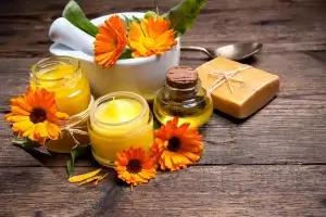Savon éclat apaisant au calendula, lait de chèvre et miel BIO